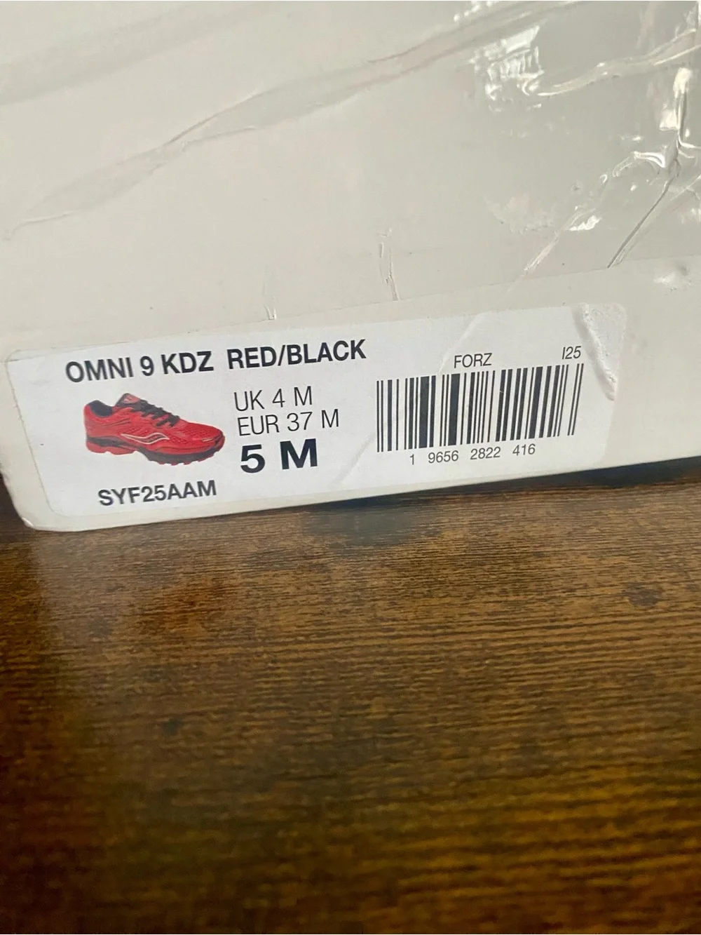 Saucony Omni 9 Running Shoes in Bright Red and Black